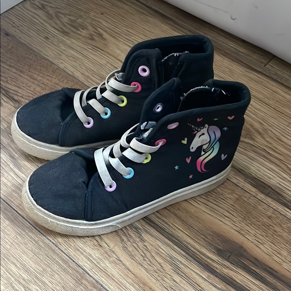 Fabkids Black High-Top Sneakers with Classic Style​